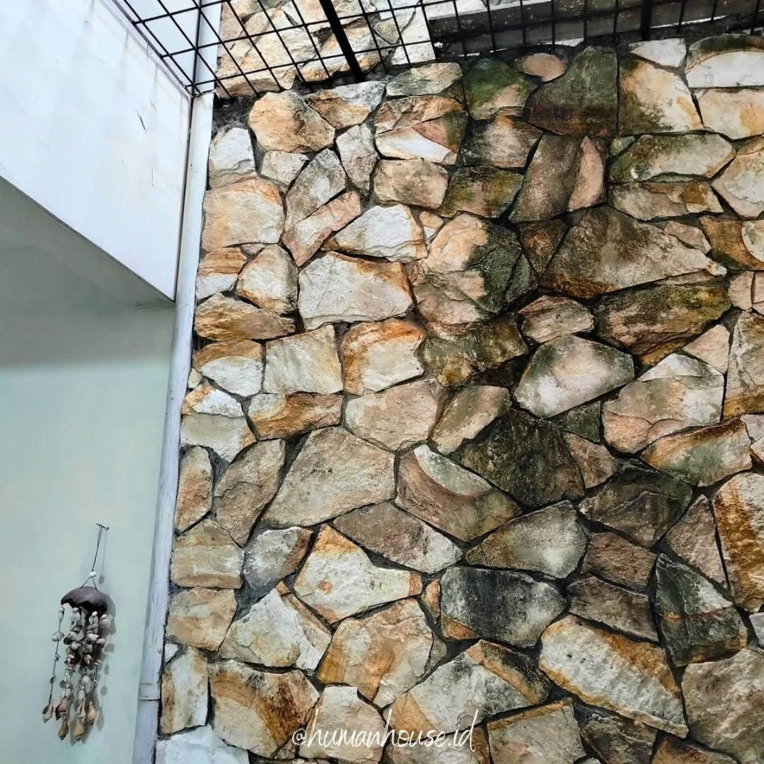 Human House Bed & Breakfast Surabaya Bagian luar foto