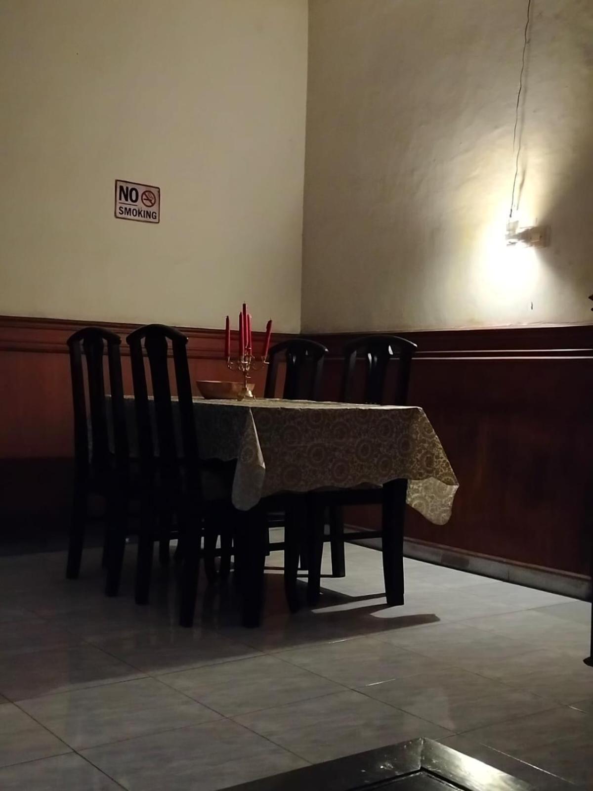 Human House Bed & Breakfast Surabaya Bagian luar foto